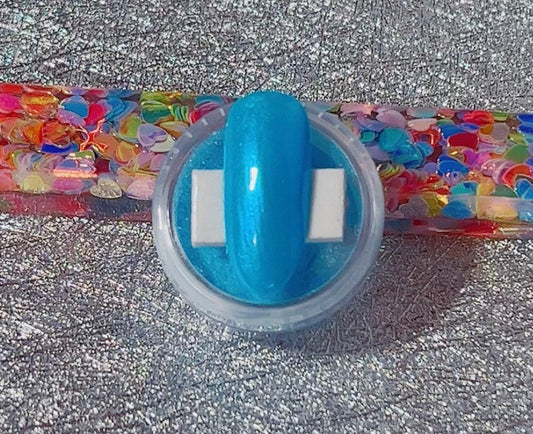Blue chrome powder